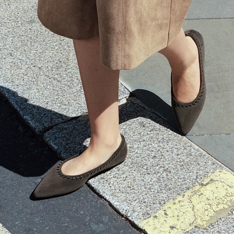Velvet Whipstitched Ballet Flats (Alasia), Amber Brown & Black, EU37 | VIVAIA