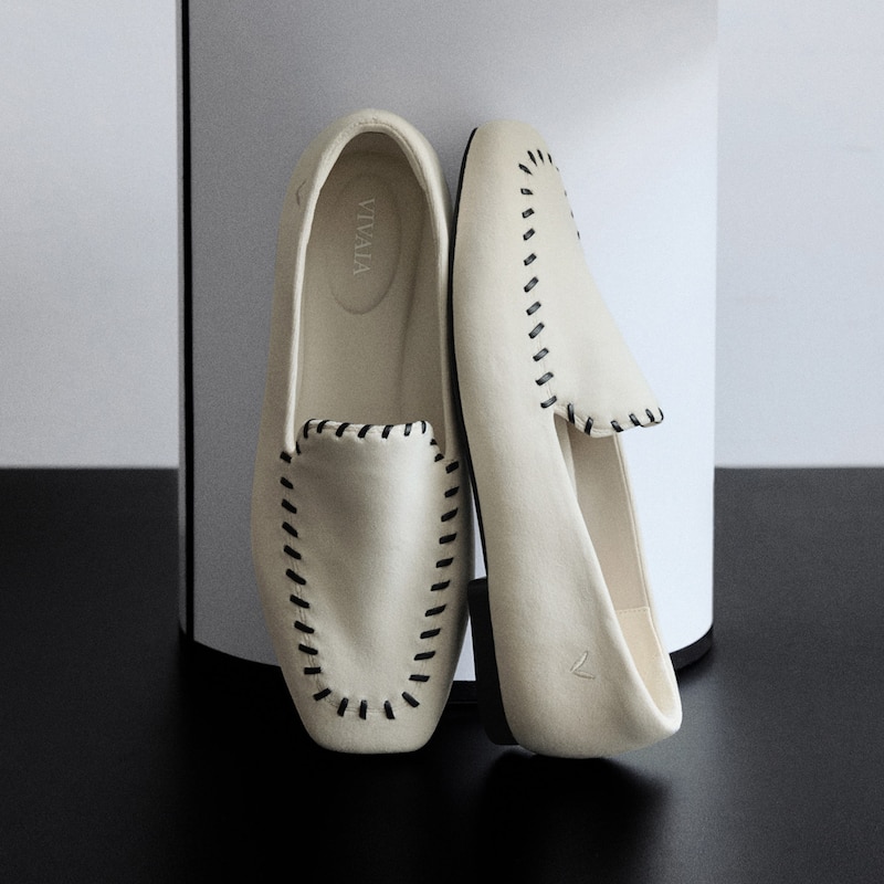 Velvet Whipstitched Loafers (Siena), Cream & Black, EU35 | VIVAIA