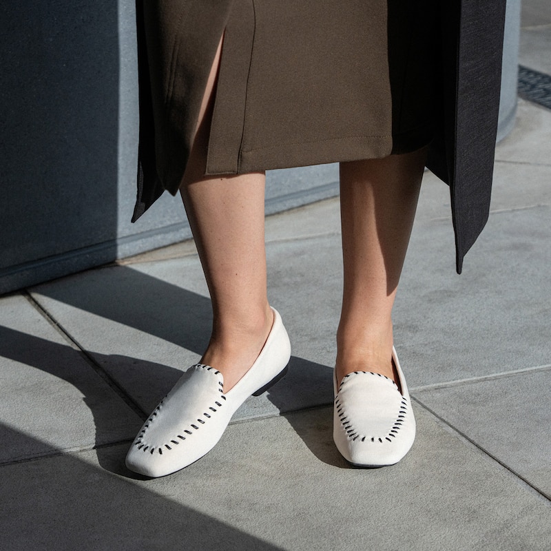 Velvet Whipstitched Loafers (Siena), Cream & Black, EU35 | VIVAIA