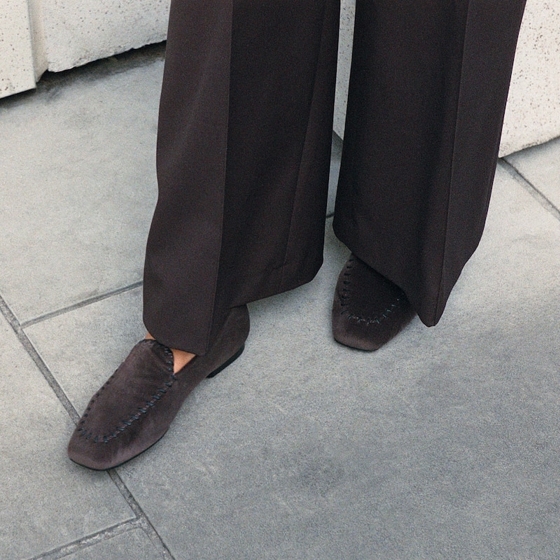 Velvet Whipstitched Loafers (Siena), Amber Brown & Black, EU41 | VIVAIA