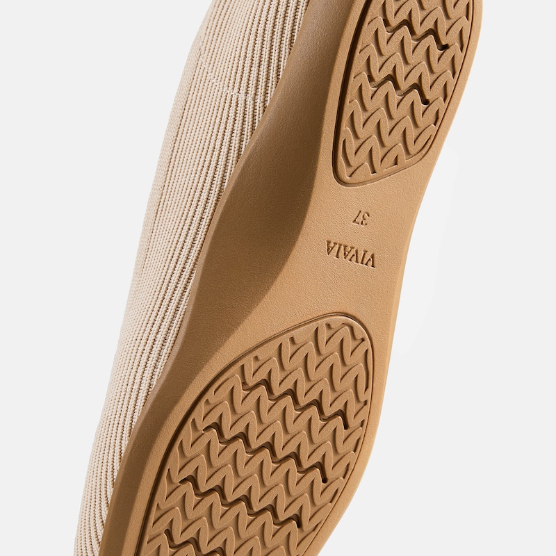 Lightweight Square-Toe V-Cut Flats (Margot Walker), ALMOND WATER REPELLENT, EU39 | VIVAIA
