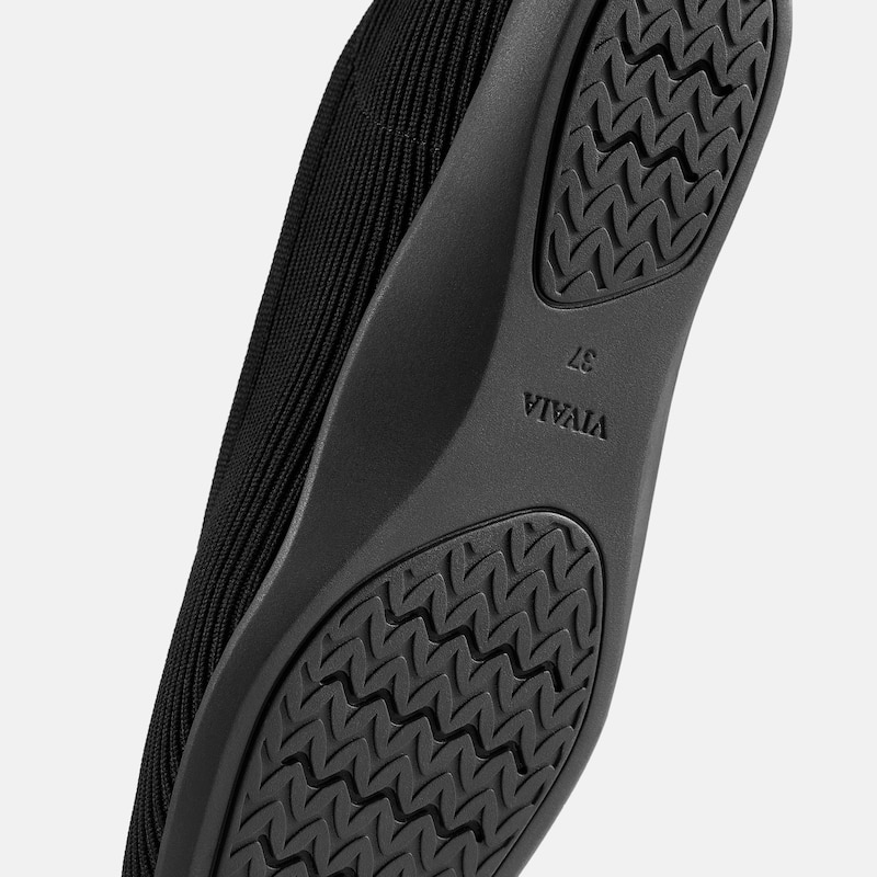 Lightweight Square-Toe V-Cut Flats (Margot Walker), BLACK WATER REPELLENT, EU39 | VIVAIA