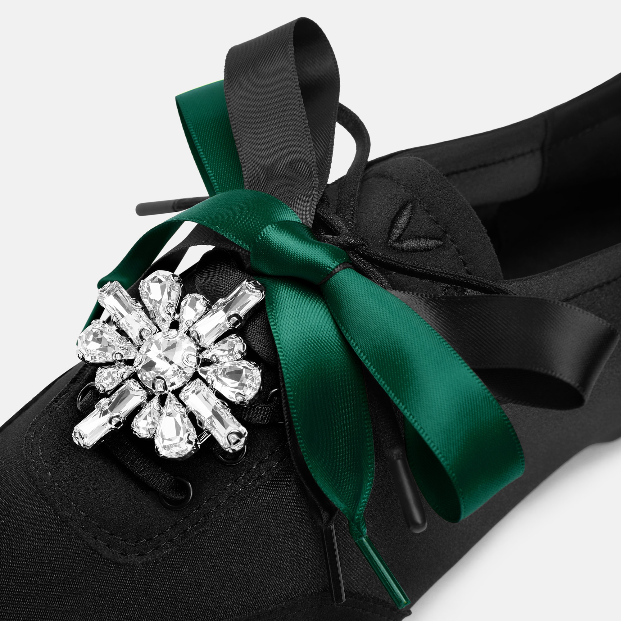 VIVAIA × NYCB Jewels Ribbon Laces & Charm Set (Seraphine) - Black & Green
