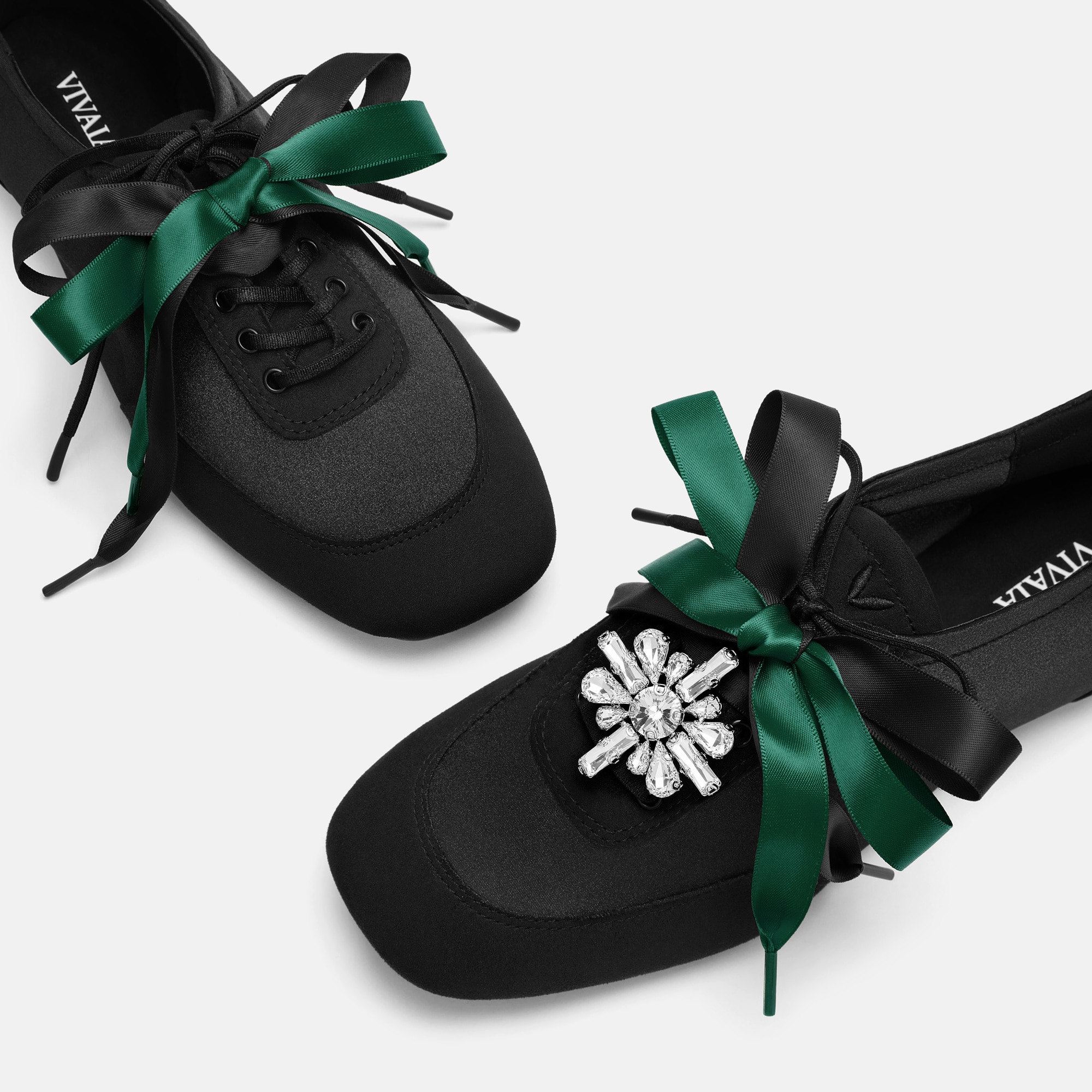 VIVAIA × NYCB Jewels Ribbon Laces & Charm Set (Seraphine) - Black & Green