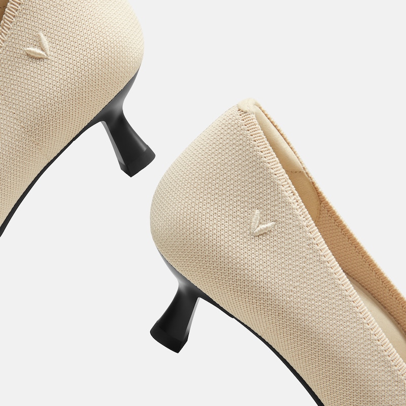 Pointed-Toe Kitten Heels (Scarlett), Cream Ivory & Black, EU37 | VIVAIA